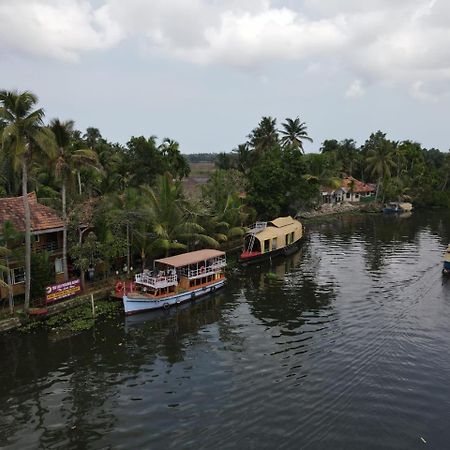 The Lake Paradise Boutique Resort Alappuzha Buitenkant foto
