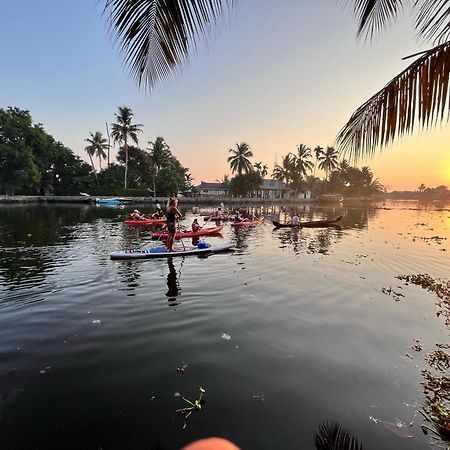 The Lake Paradise Boutique Resort Alappuzha Buitenkant foto