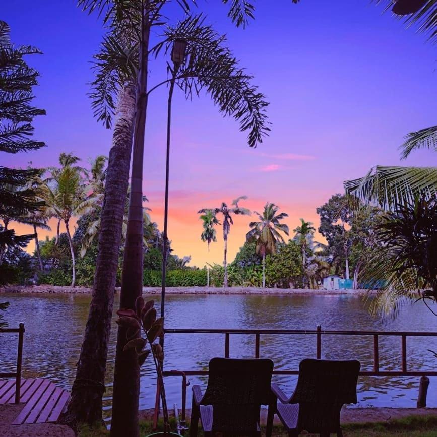 The Lake Paradise Boutique Resort Alappuzha Buitenkant foto
