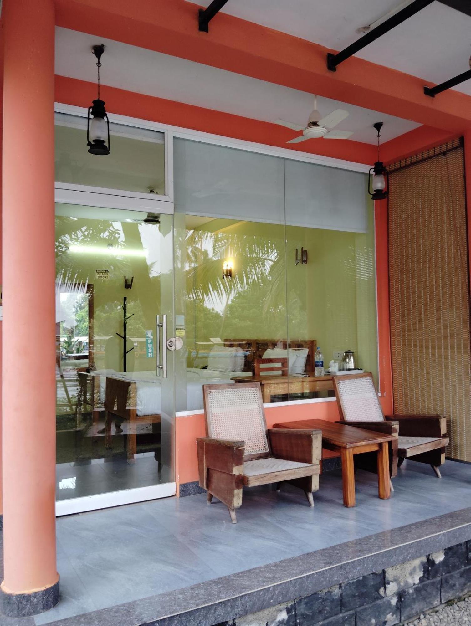 The Lake Paradise Boutique Resort Alappuzha Buitenkant foto
