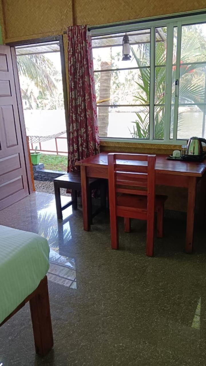 The Lake Paradise Boutique Resort Alappuzha Buitenkant foto