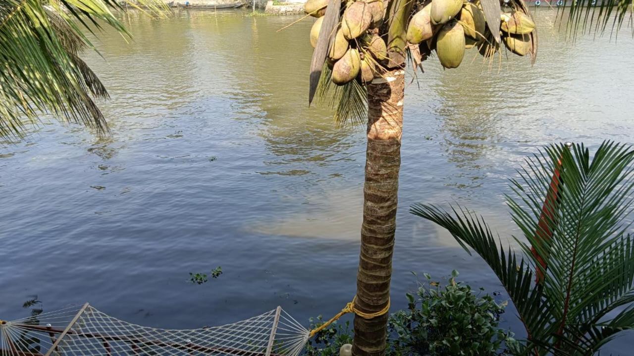 The Lake Paradise Boutique Resort Alappuzha Buitenkant foto