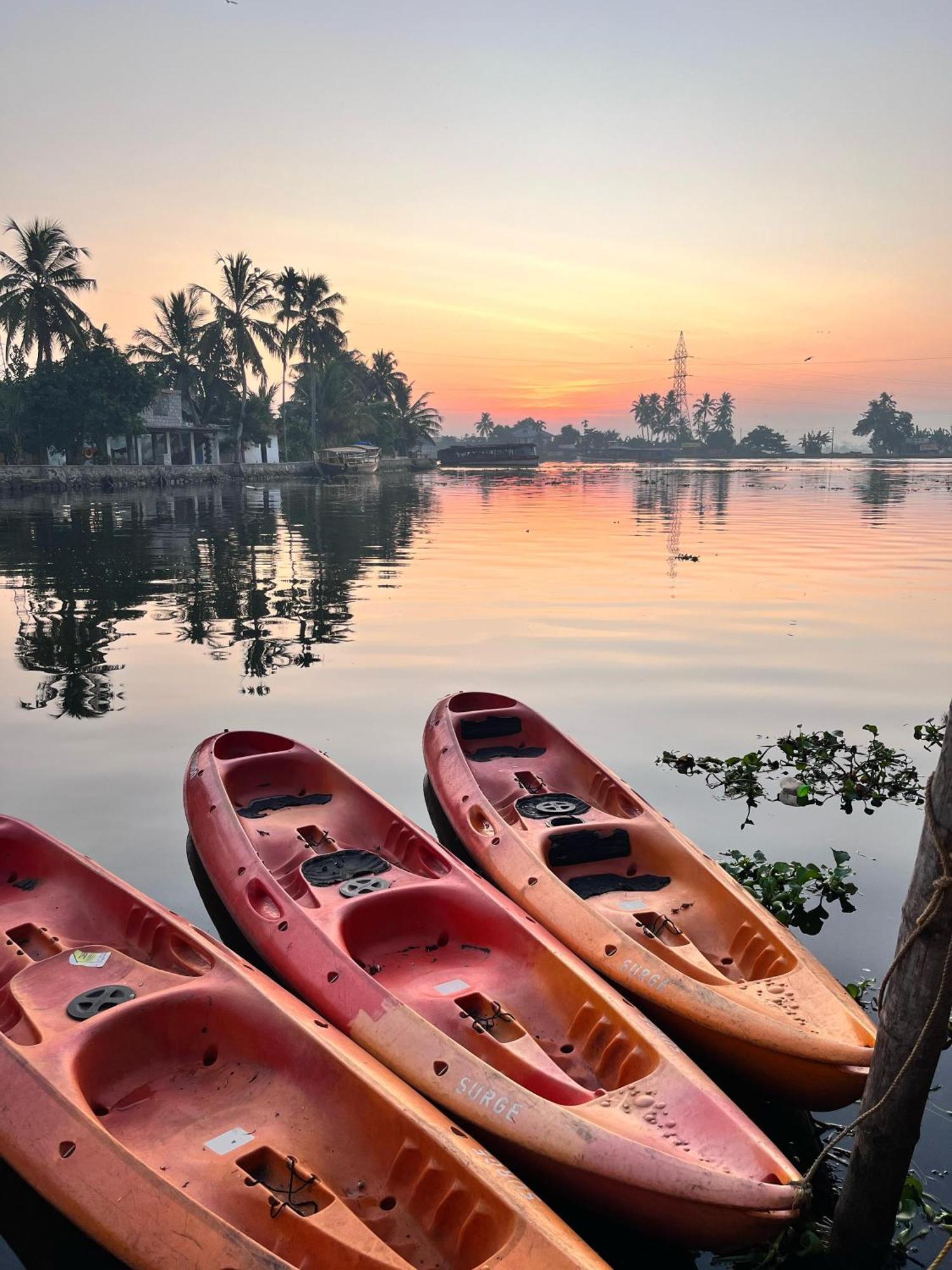 The Lake Paradise Boutique Resort Alappuzha Buitenkant foto