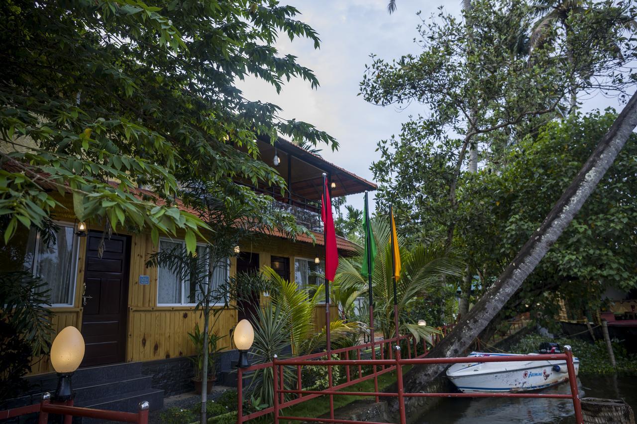 The Lake Paradise Boutique Resort Alappuzha Buitenkant foto