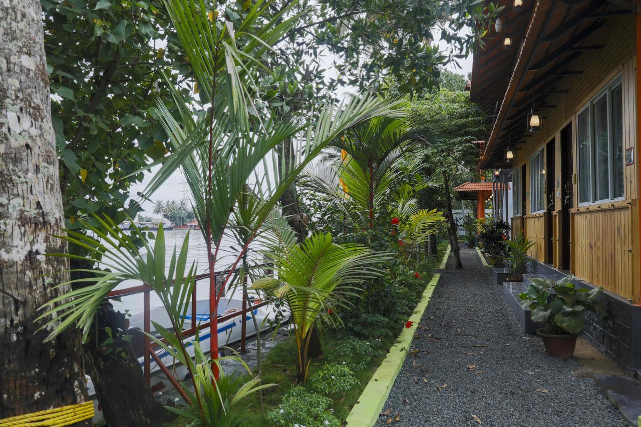 The Lake Paradise Boutique Resort Alappuzha Buitenkant foto