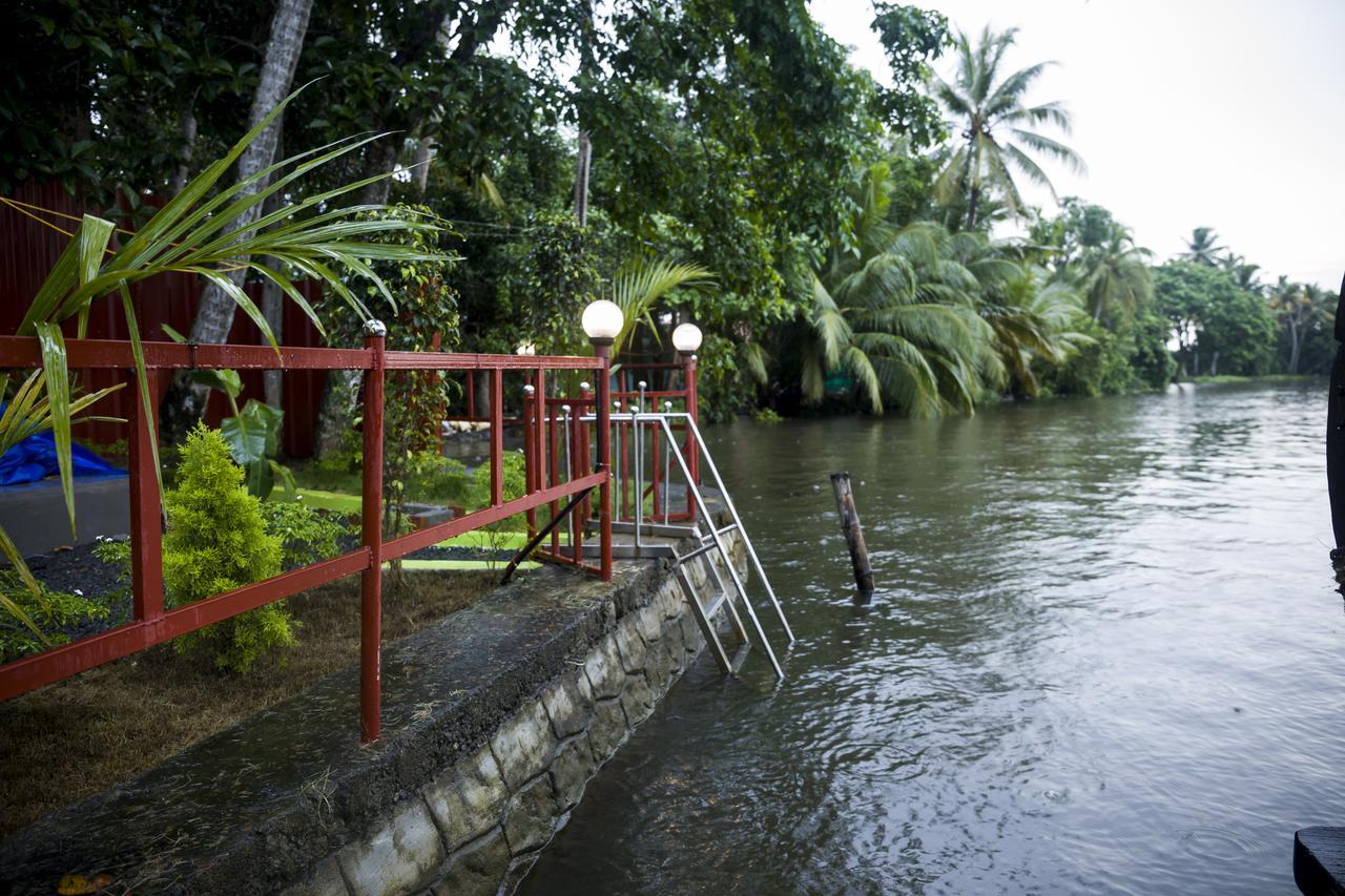 The Lake Paradise Boutique Resort Alappuzha Buitenkant foto