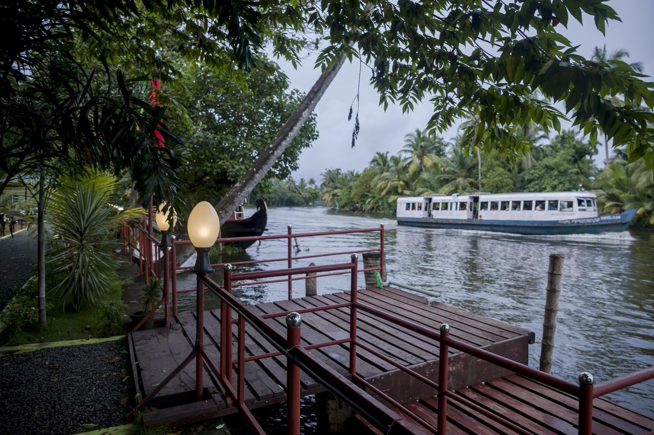 The Lake Paradise Boutique Resort Alappuzha Buitenkant foto