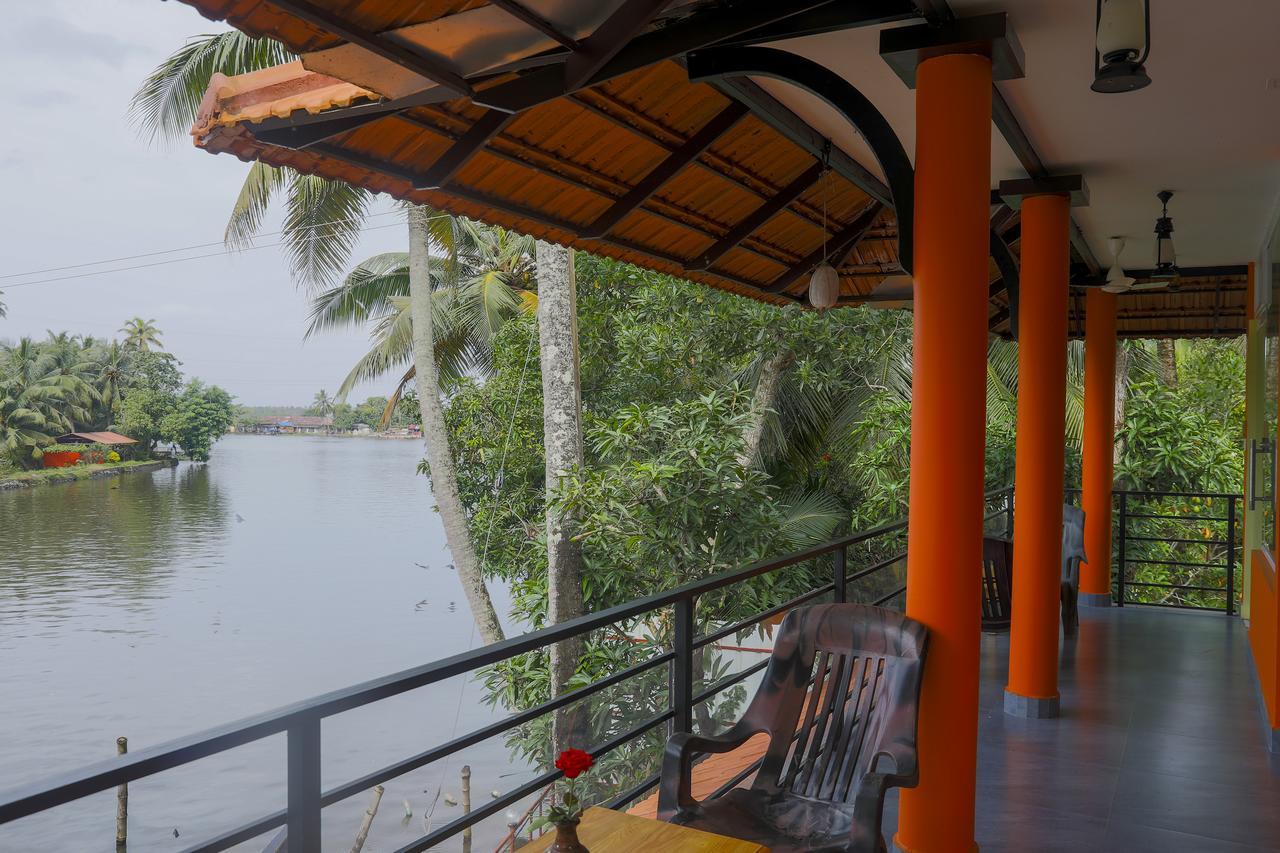 The Lake Paradise Boutique Resort Alappuzha Buitenkant foto