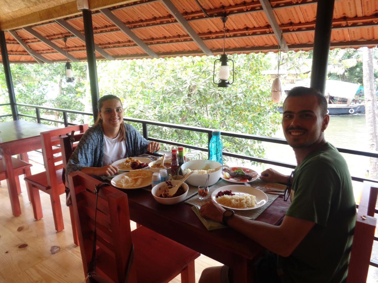 The Lake Paradise Boutique Resort Alappuzha Buitenkant foto