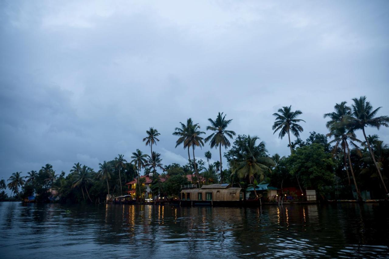 The Lake Paradise Boutique Resort Alappuzha Buitenkant foto