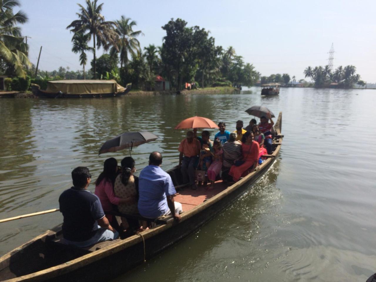 The Lake Paradise Boutique Resort Alappuzha Buitenkant foto