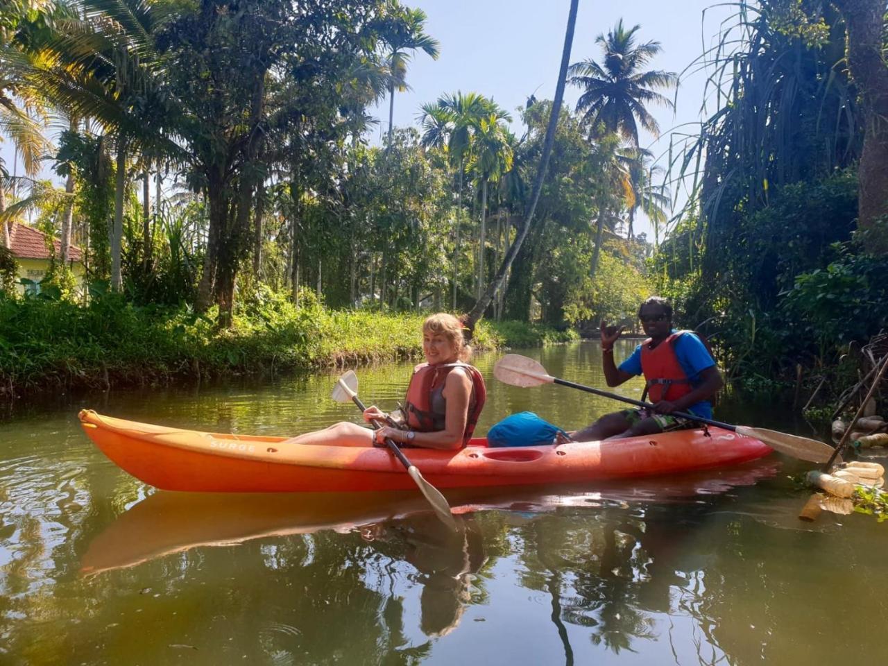 The Lake Paradise Boutique Resort Alappuzha Buitenkant foto