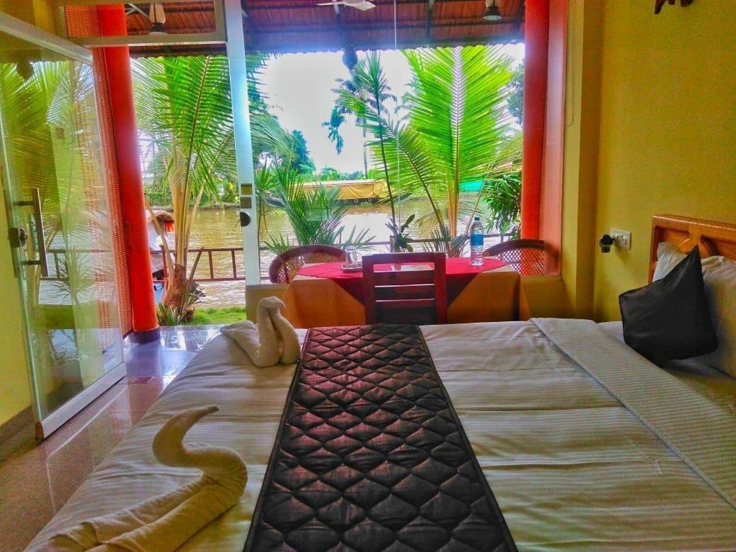 The Lake Paradise Boutique Resort Alappuzha Buitenkant foto