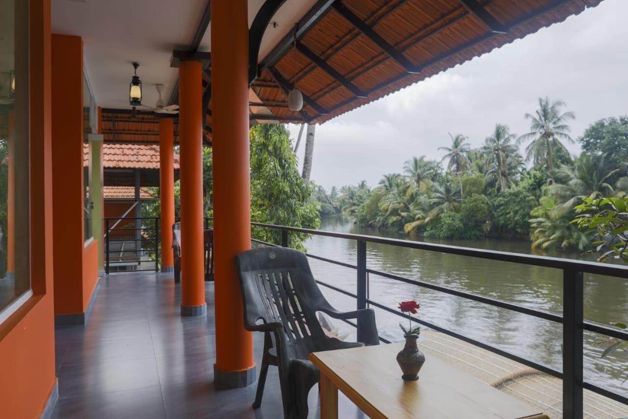 The Lake Paradise Boutique Resort Alappuzha Buitenkant foto