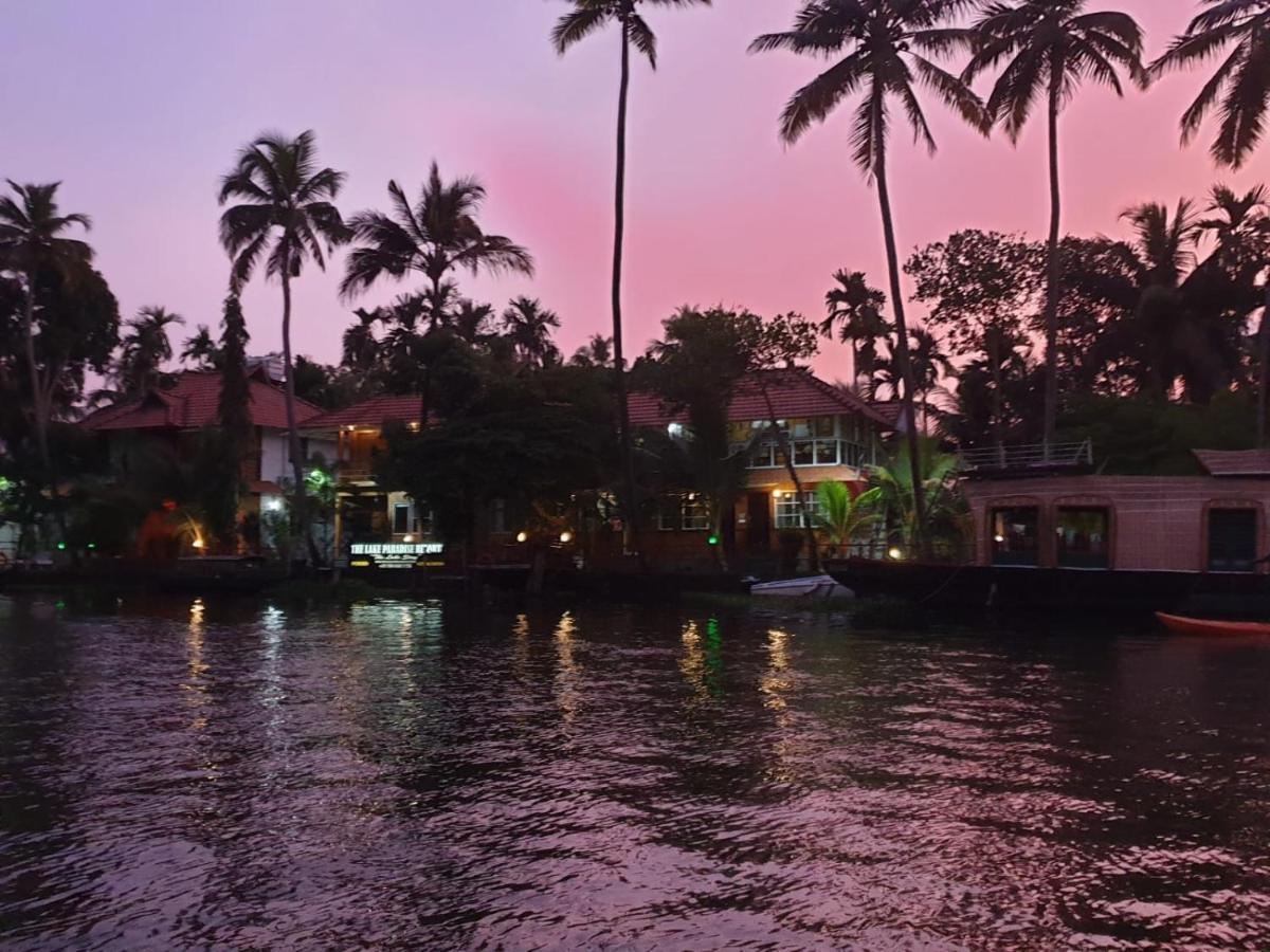 The Lake Paradise Boutique Resort Alappuzha Buitenkant foto